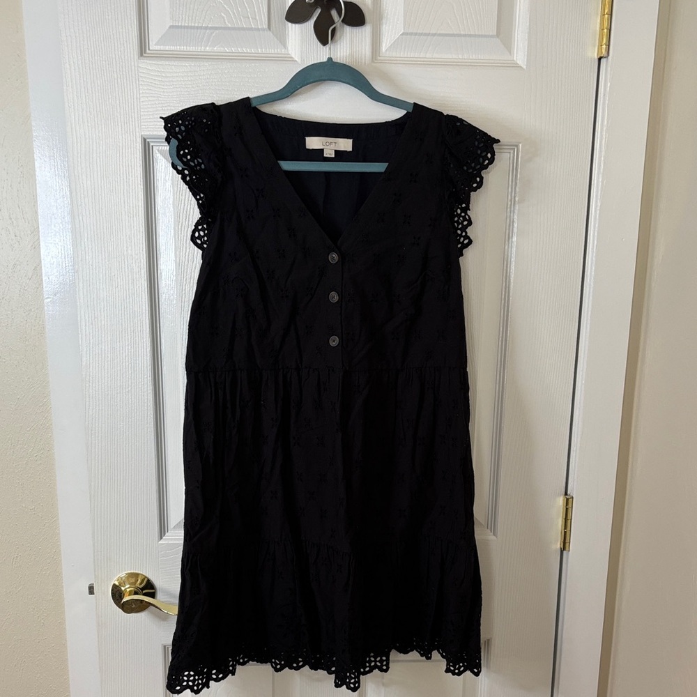 Loft Black Eyelet Mini Dress Fully Lined Ruffled Hem V-neck cap Sleeves sz 4